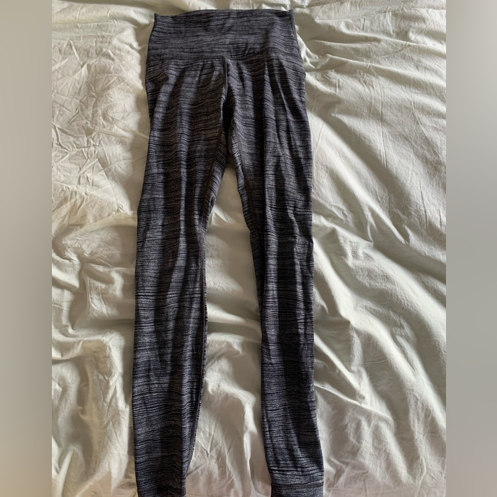 Lululemon grey and white design leggings